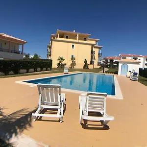 Apartamento Oura T1 Coral , Close To The Strip, Swimming Pool, Wi Fi, A/c, Albufeira